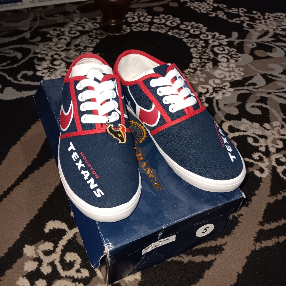 GAME DAY SHOES SIZE 5